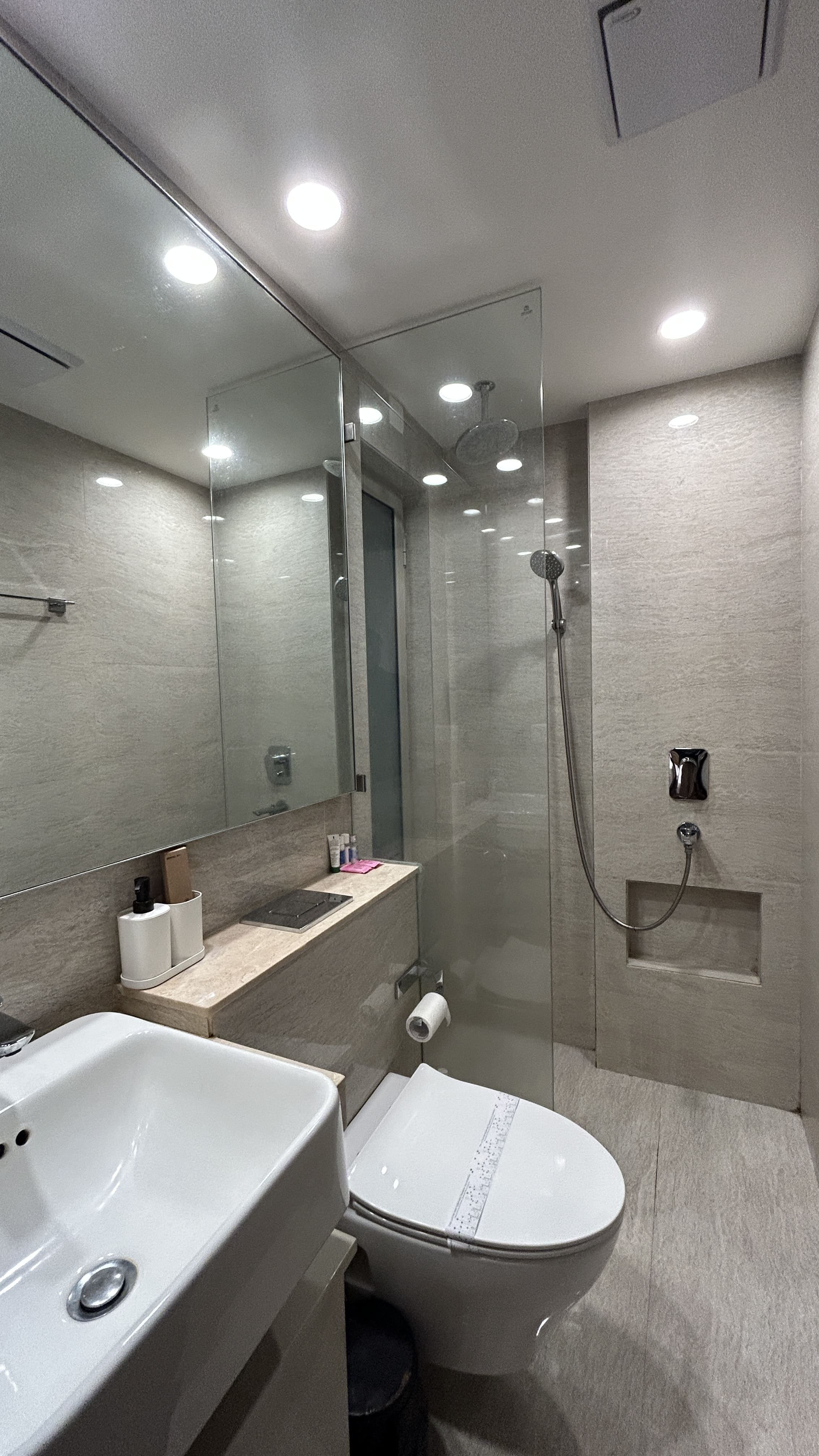 1 BHK Flat for Rent in Regent Hill Powai | ₹70K | Powai 