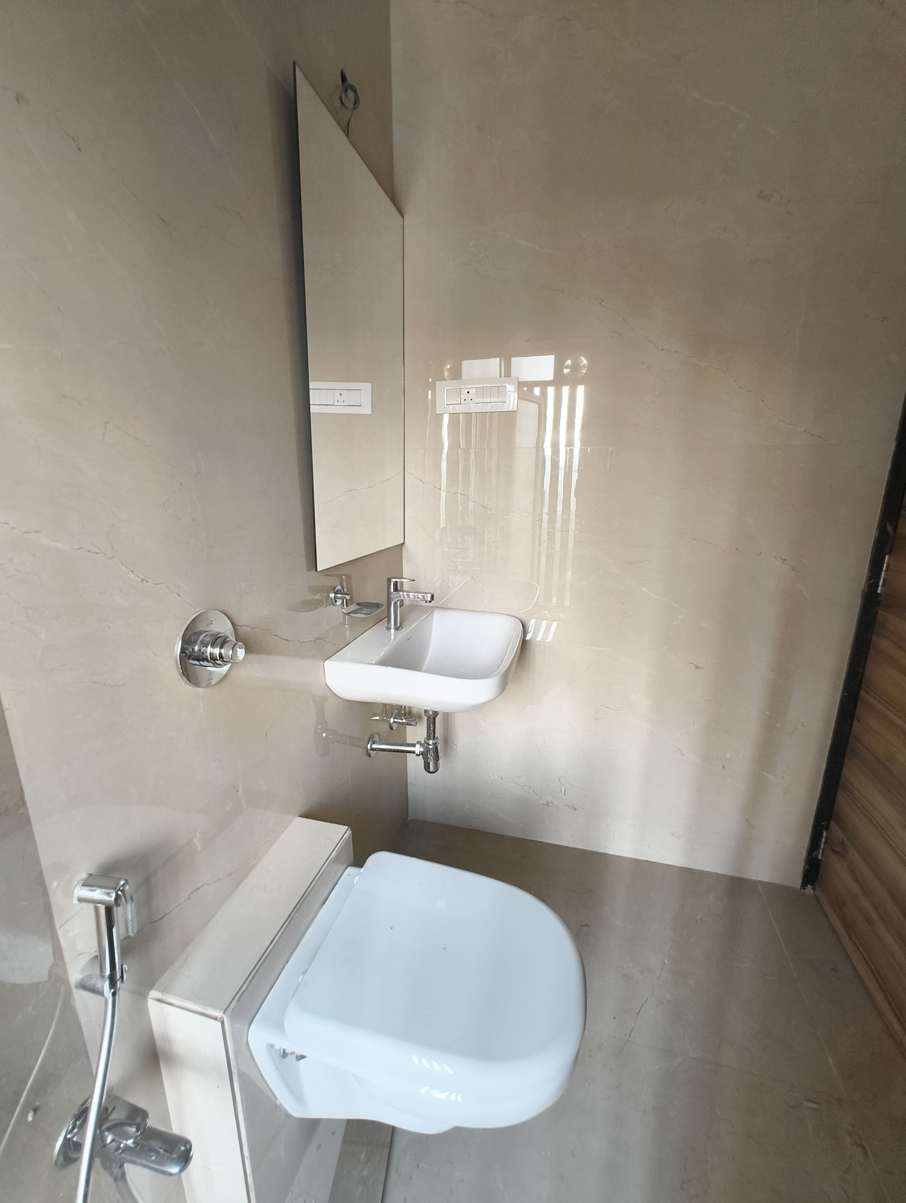 2 BHK Semi-Furnished Flat for Rent in Heritage Solitaire Chembur East | Near BKC | ₹75,000