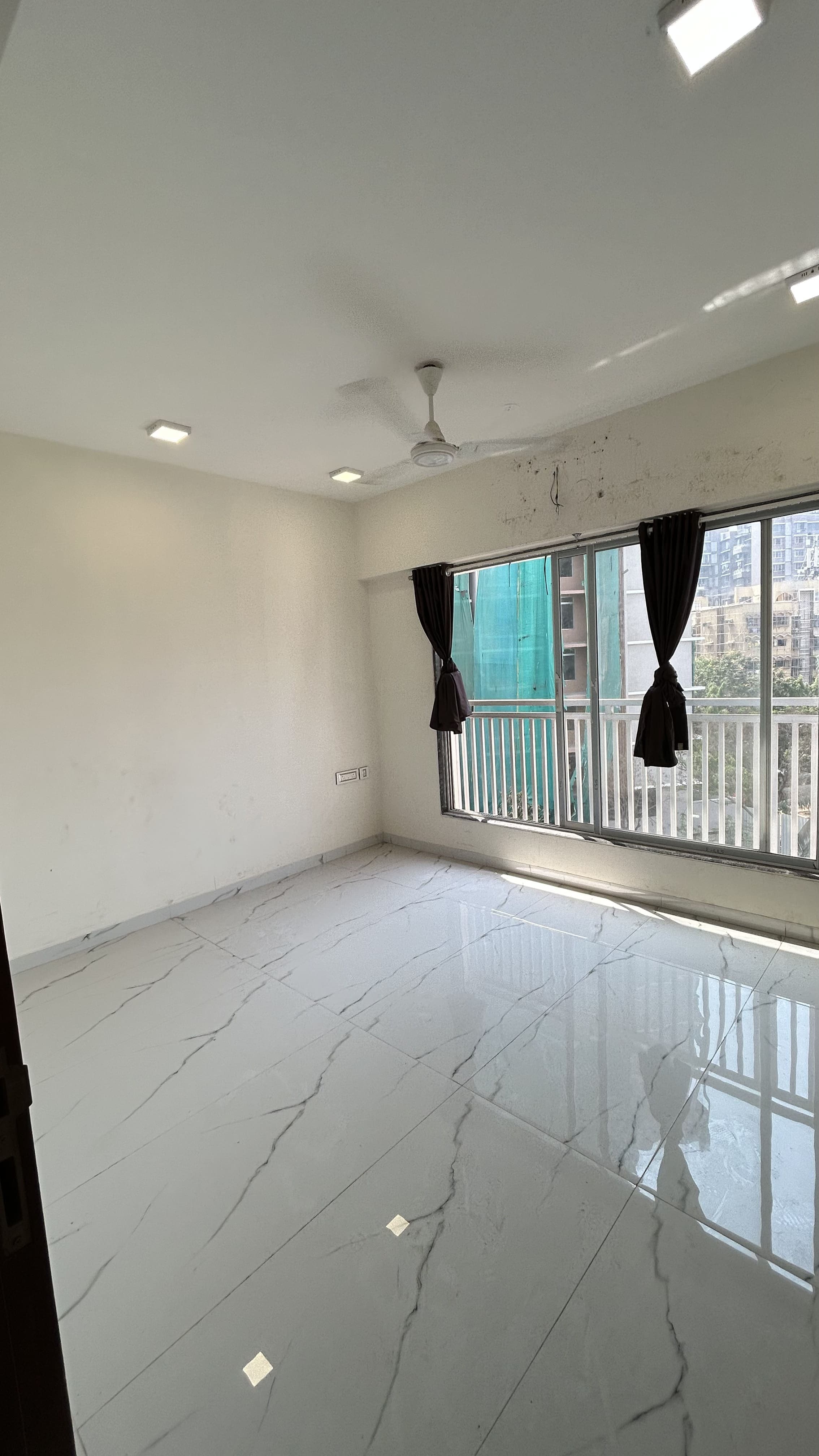 2 BHK Flat for Sale in Vraj One, Andheri West – 650 Sq. Ft. | ₹2.15 Cr