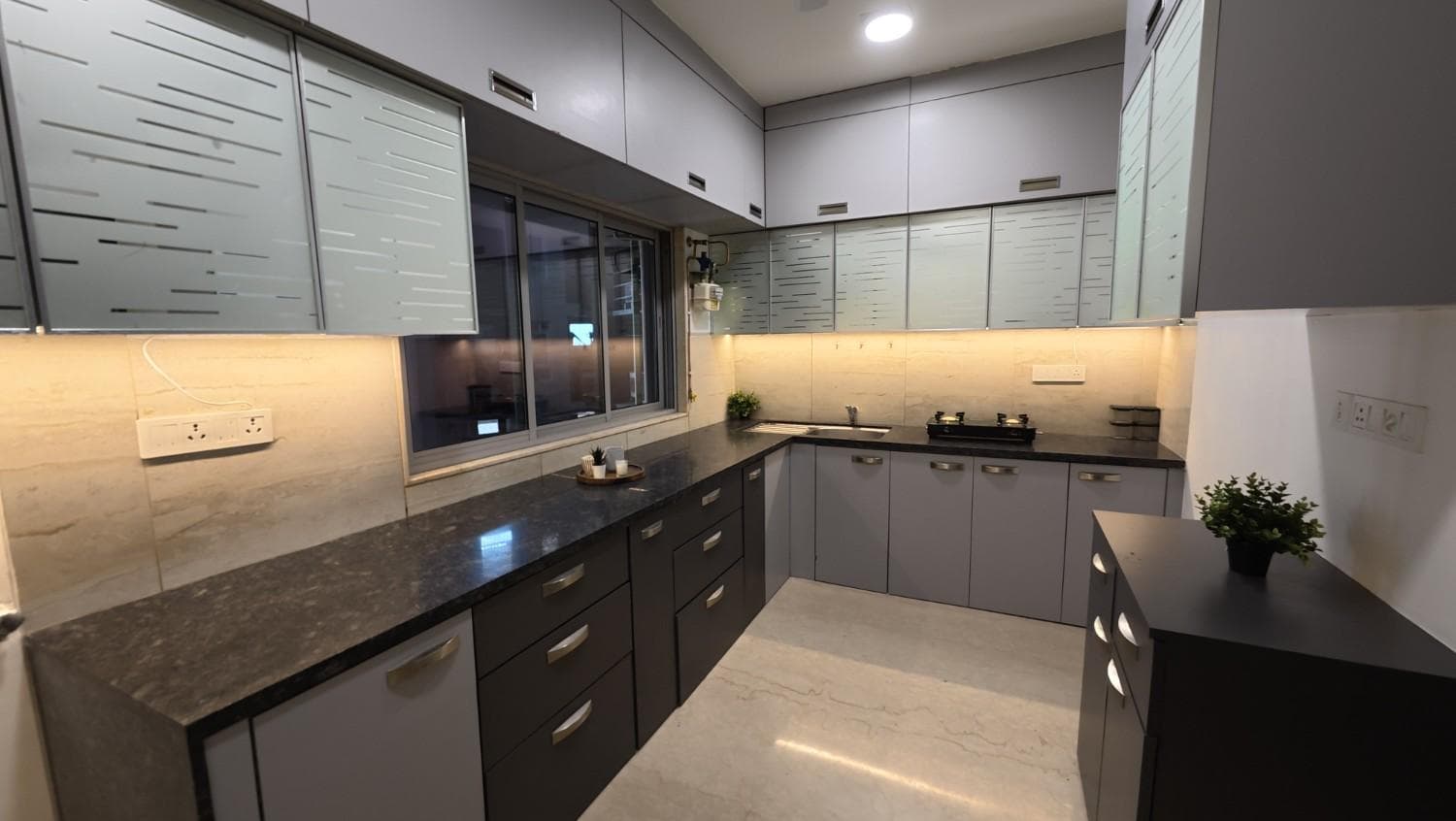 Oberoi Esquire | Luxury 3 BHK Goregaon East ₹8.05 Cr