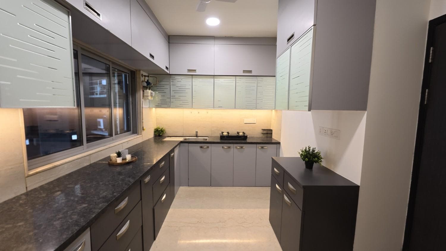 Oberoi Esquire | Luxury 3 BHK Goregaon East ₹8.05 Cr