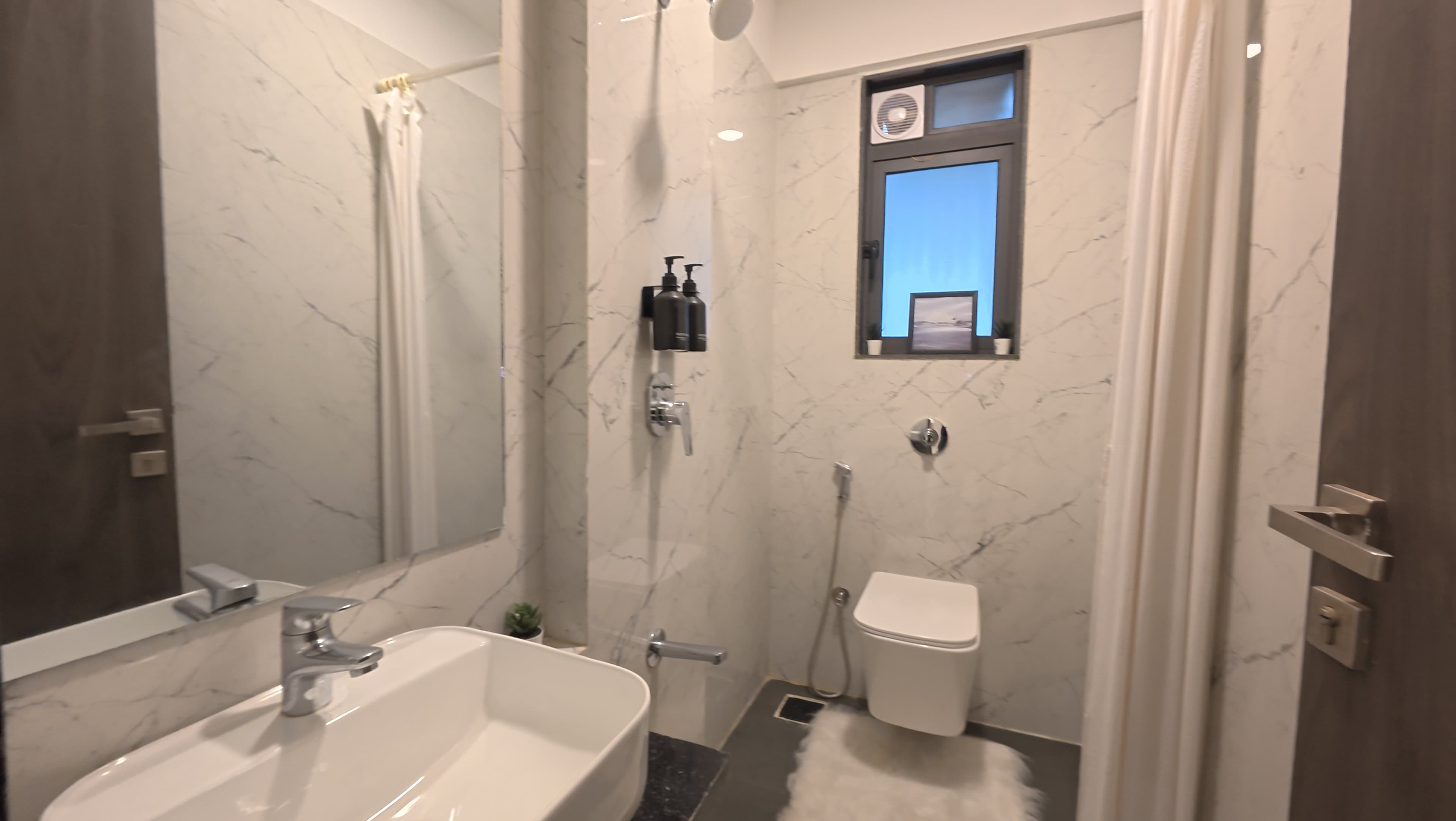 DLH Leo Oshiwara | 2 BHK Andheri West Apartment