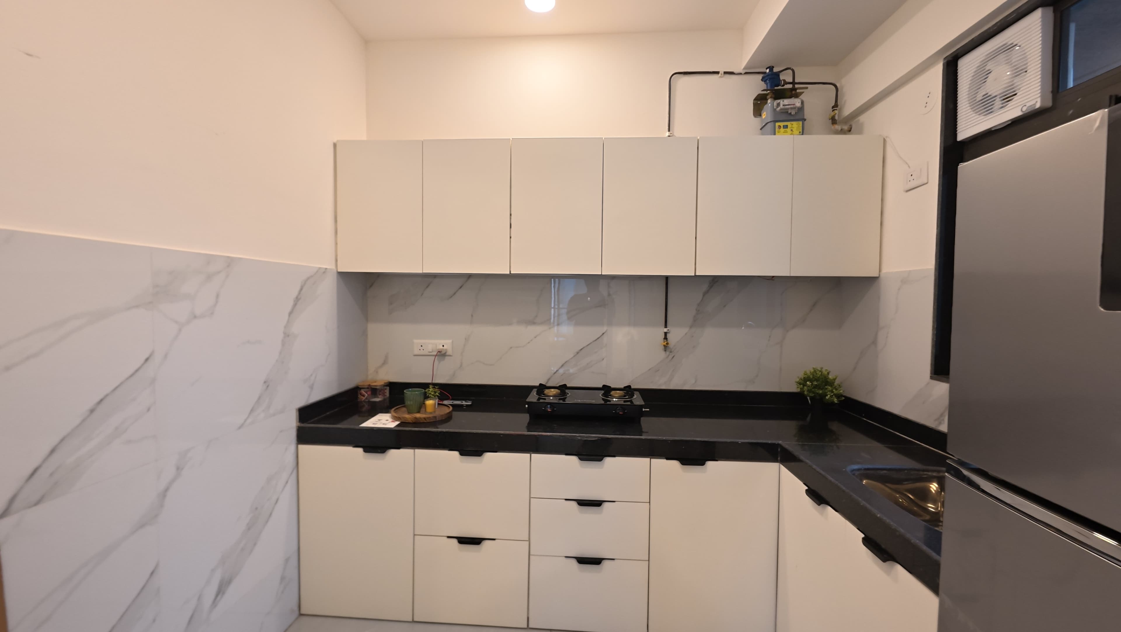 DLH Leo Oshiwara | 2 BHK Andheri West Apartment