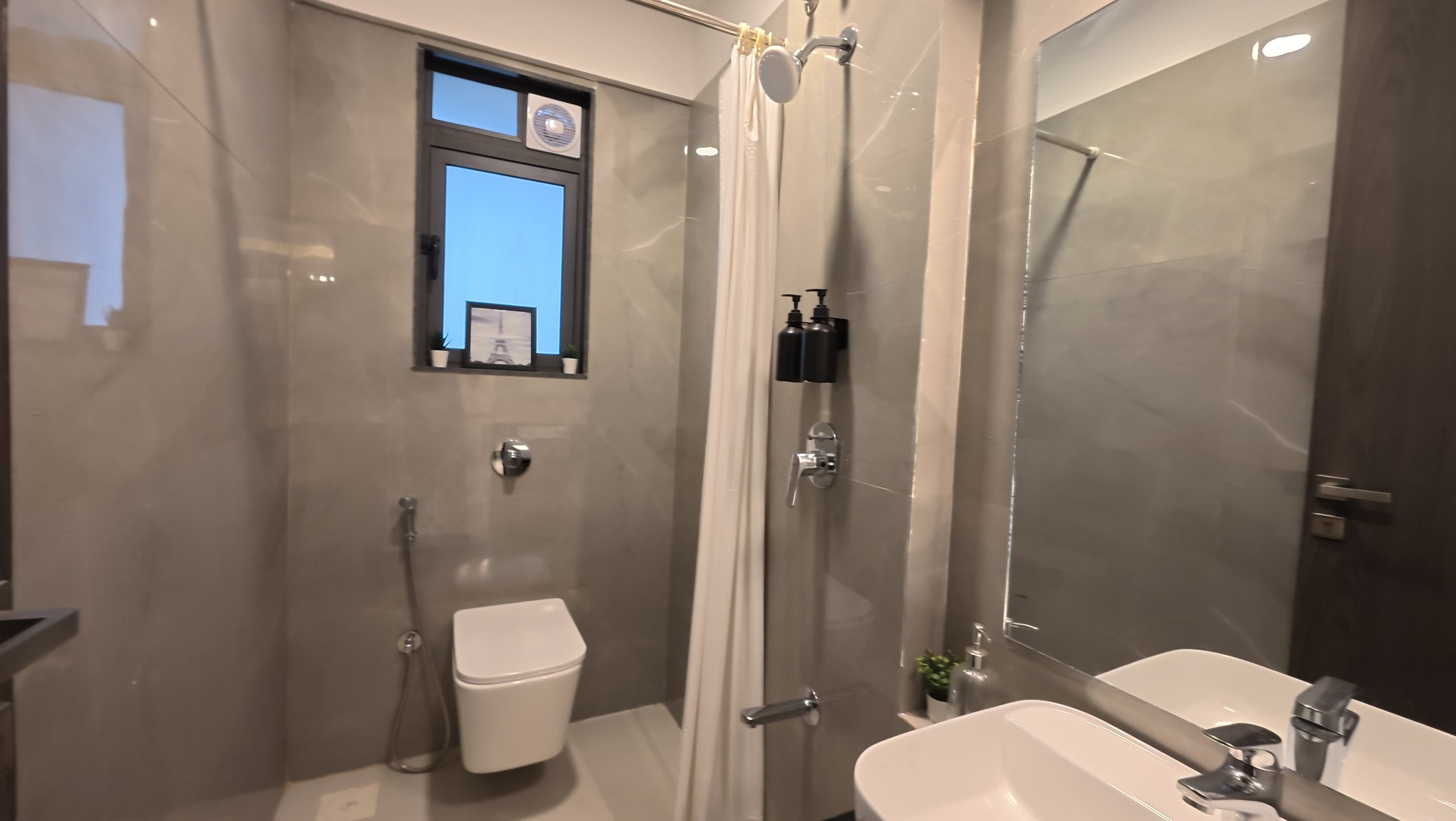DLH Leo Oshiwara | 2 BHK Andheri West Apartment