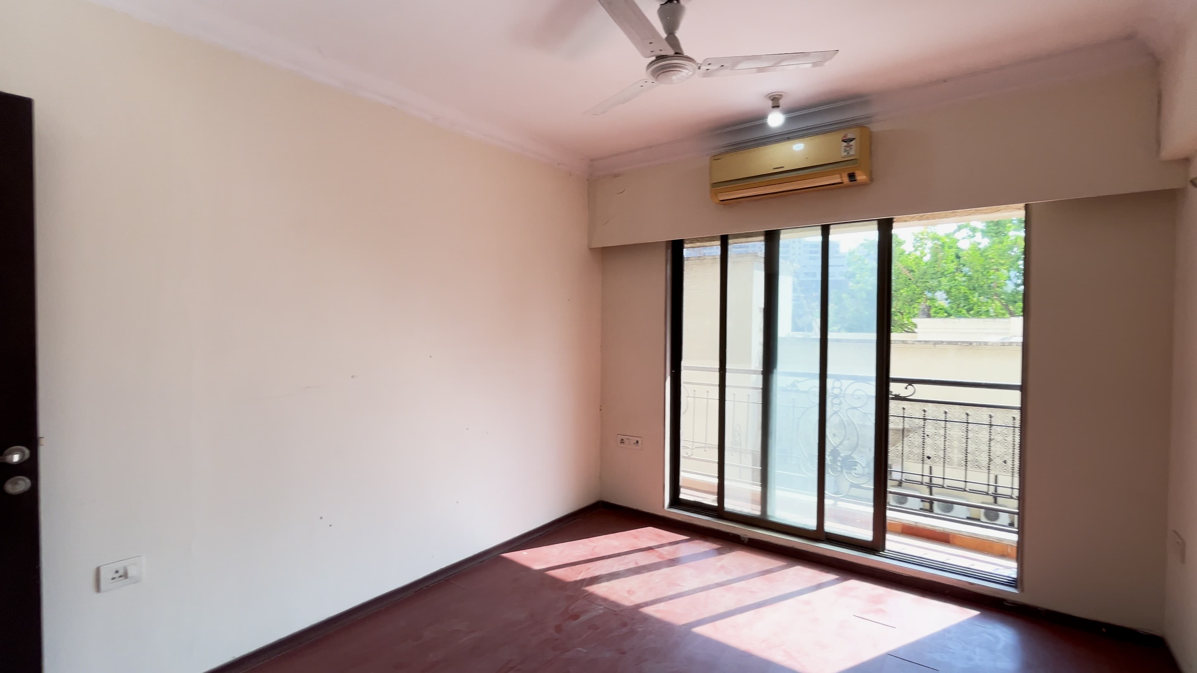 3 BHK for Sale in Lake Primrose Powai | 880 Sq Ft | ₹2.80 Cr
