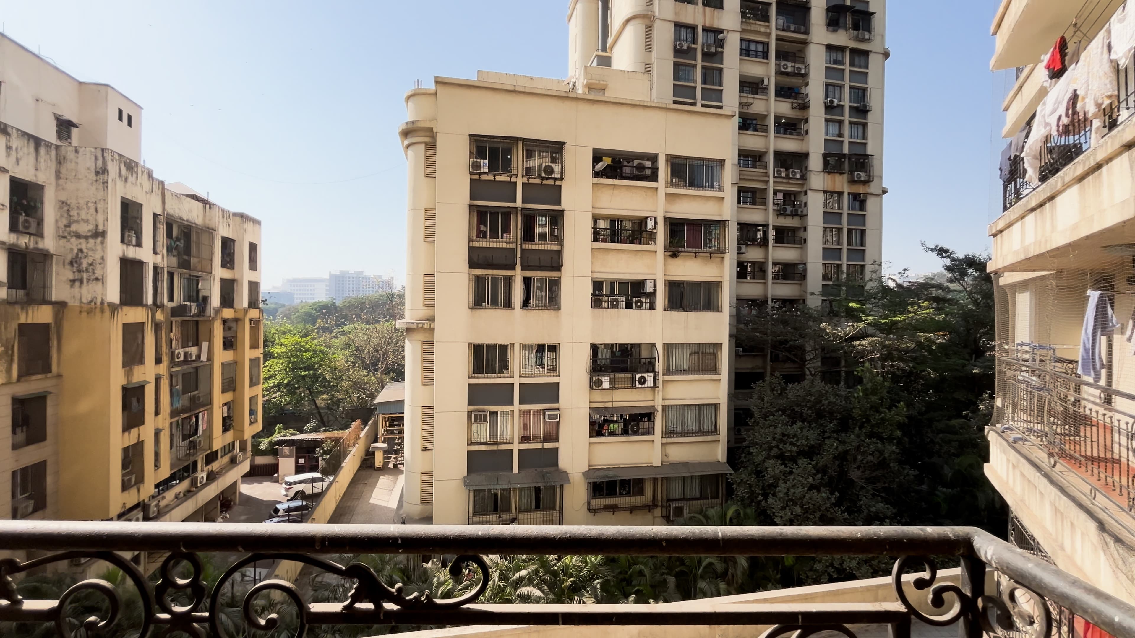 3 BHK for Sale in Lake Primrose Powai | 880 Sq Ft | ₹2.80 Cr