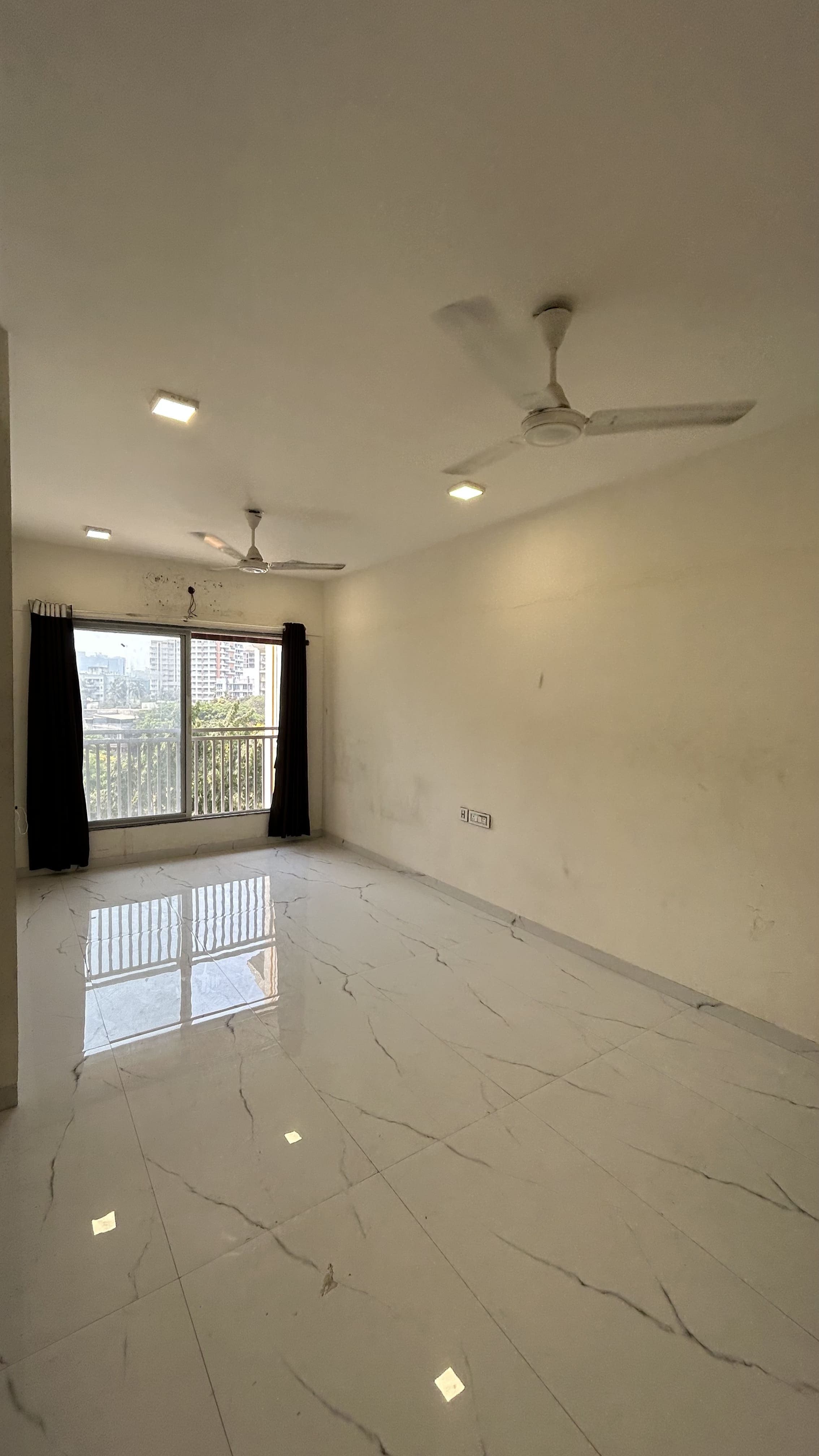 2 BHK Flat for Sale in Vraj One, Andheri West – 650 Sq. Ft. | ₹2.15 Cr